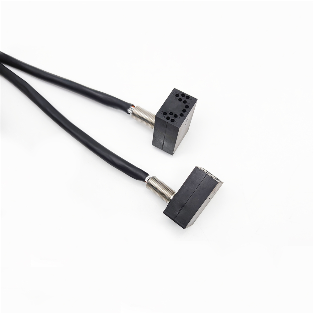 Подводный соединитель UC 1075 с 13 контактами и плоским углом