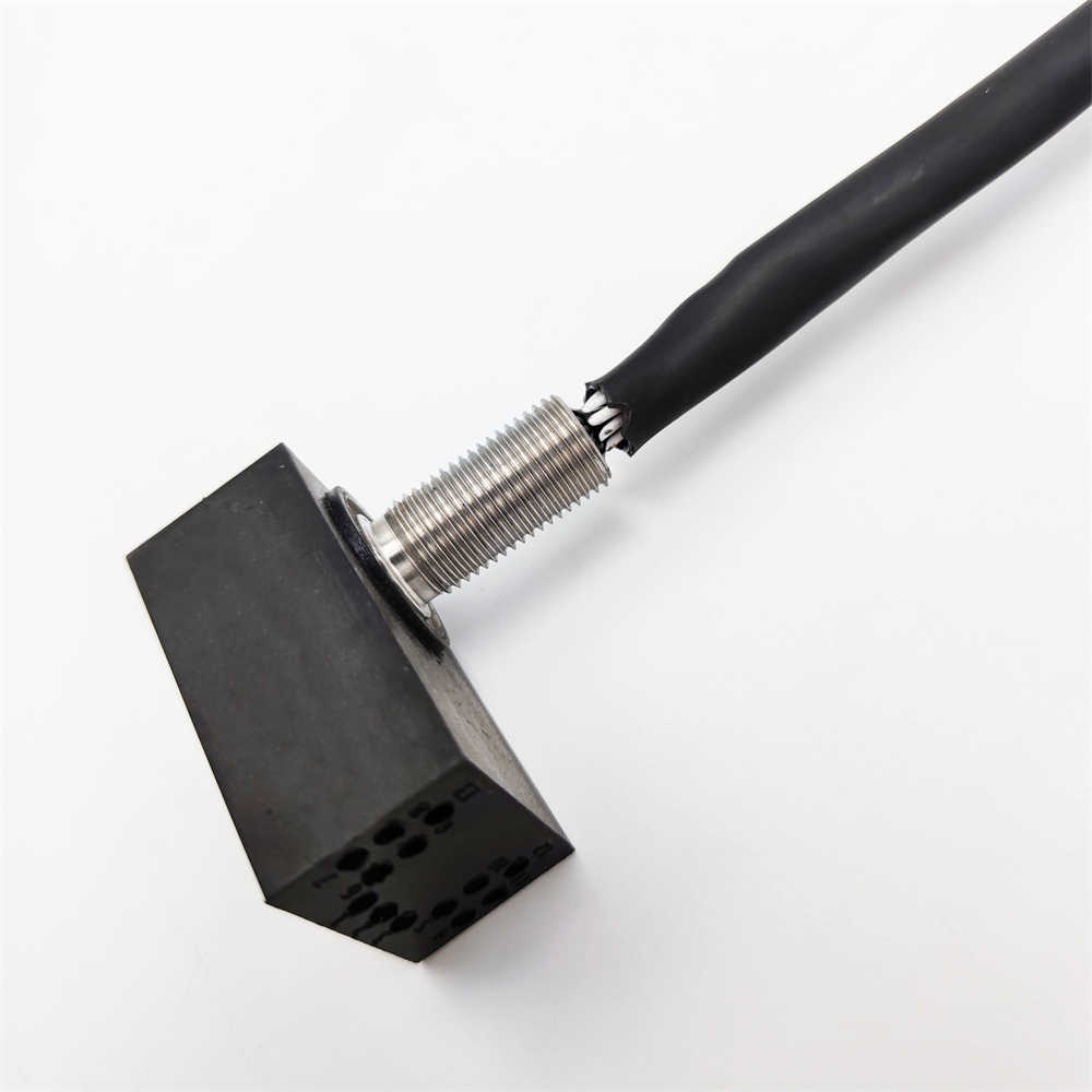 Подводный соединитель UC 1075 с 13 контактами и плоским углом